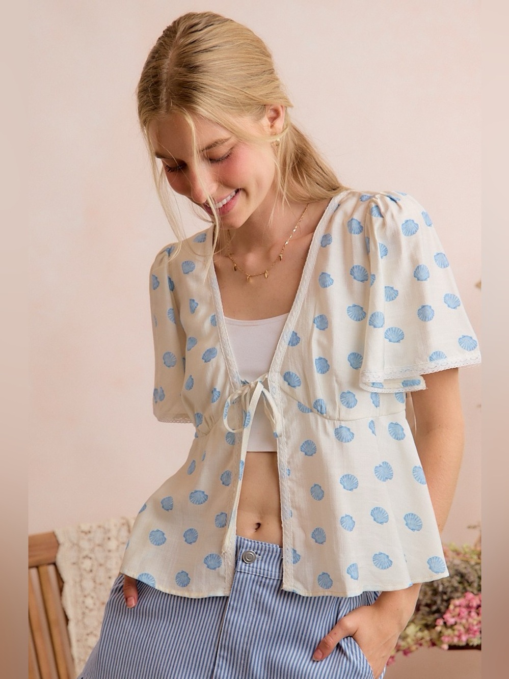 SO ME Shell Print Tie Front Flutter Sleeves Blouse Top - Picture 8 of 16